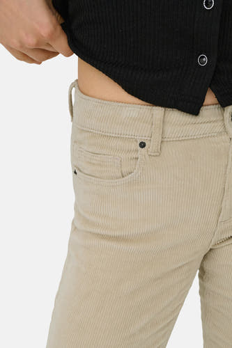 Pantalon beige de ONLY®, en cuir de corduroy, avec poches.