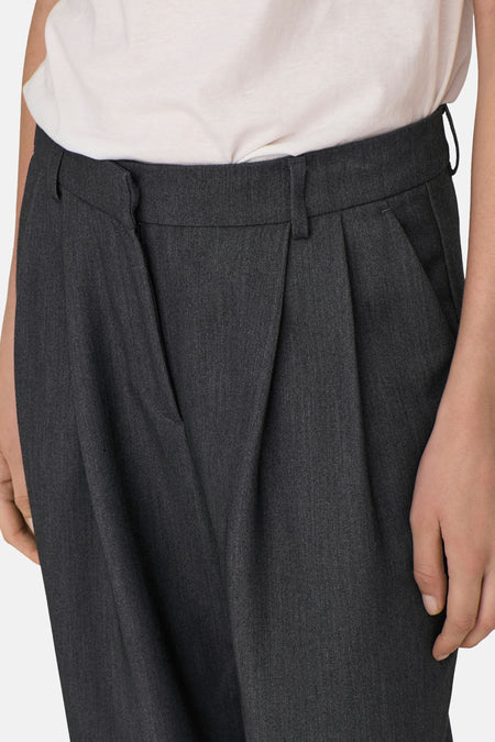 ONLHATTIE HW PLEAT MEL STR PANT TLR