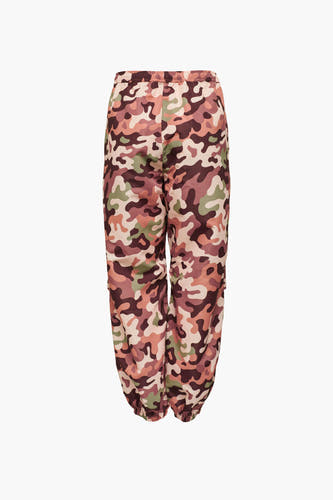 Pantalon camouflage de NEON & NYLON, avec une ceinture élastique et des chevilles ajustées, dans un motif camouflage en tons terre.
