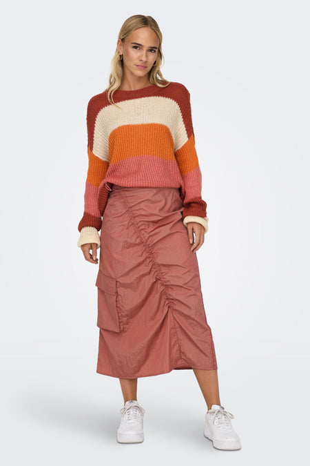 Robe trois-quarts rose de NEON & NYLON, avec plis à l'avant et poches.