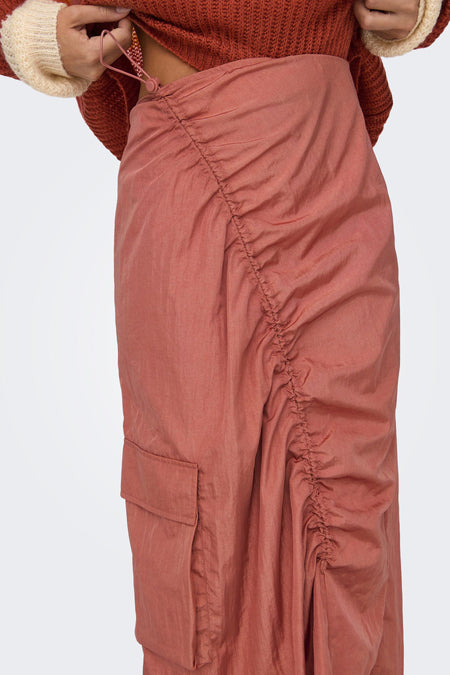 Robe rose de NEON & NYLON, avec détail d'attache et une poche, cropped.