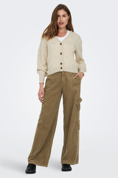 Beige broek van ONLY, met een corduroy textuur en cargo zakken.
