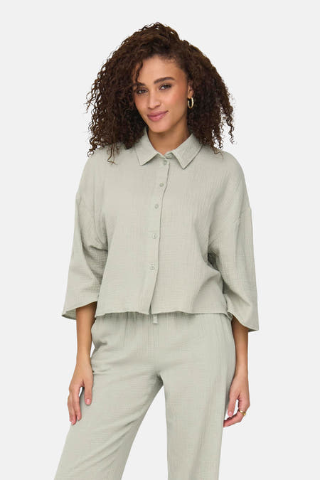 T-shirt vert de JDY, courte manches avec un dos en tissu texturé.