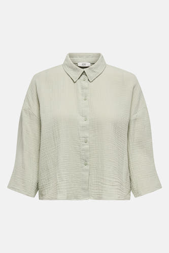 Chemise verte à manches courtes de JDY, avec une légère texture crêpe et une fermeture à boutons.