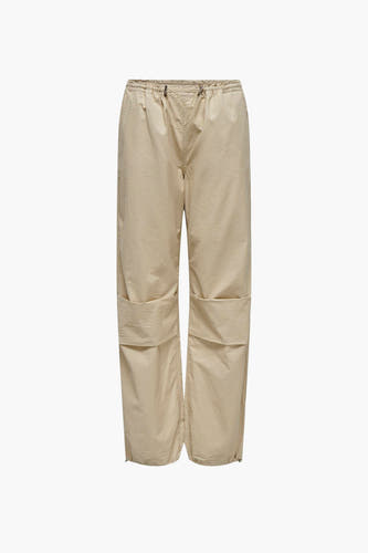 Pantalon beige ONLY avec une coupe décontractée et une ceinture élastique.