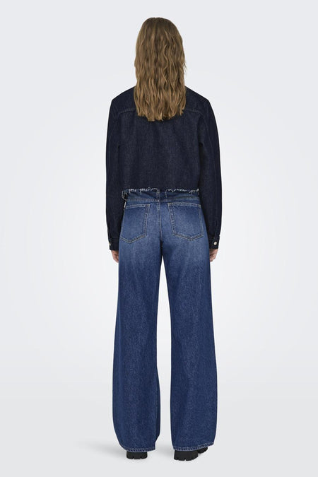 Donkerblauwe denim jeansjas van ONLY, met lange mouwen en een gerafelde zoom.