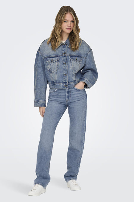 Jean jacket in mid blue denim from ONLY, worn with jeans and white sneakers.