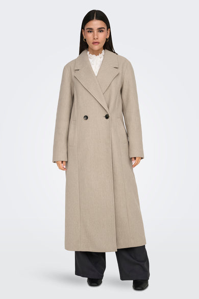 Manteau long beige de JDY, vu de l'arrière avec des cheveux longs et sombres.