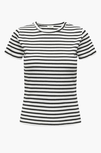 T-shirt rayé blanc de JDY, avec des manches courtes et un col rond.