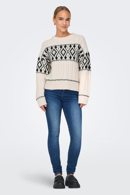 Pull écru avec col rond de ONLY, avec motif géométrique noir et tricot côtelé.