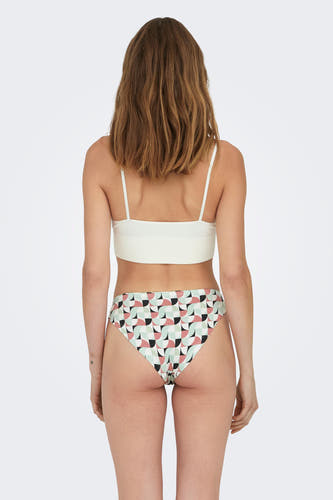 Slip multicolore de ONLY®, avec un motif géométrique en teintes de pastel et des accents blancs.