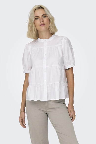 Pantalon beige de ONLY, avec des poches et des poches sur le dos.