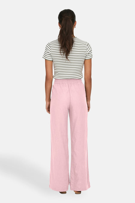 Pantalon rose de JDY, avec des jambes larges et longues et une ceinture élastique.