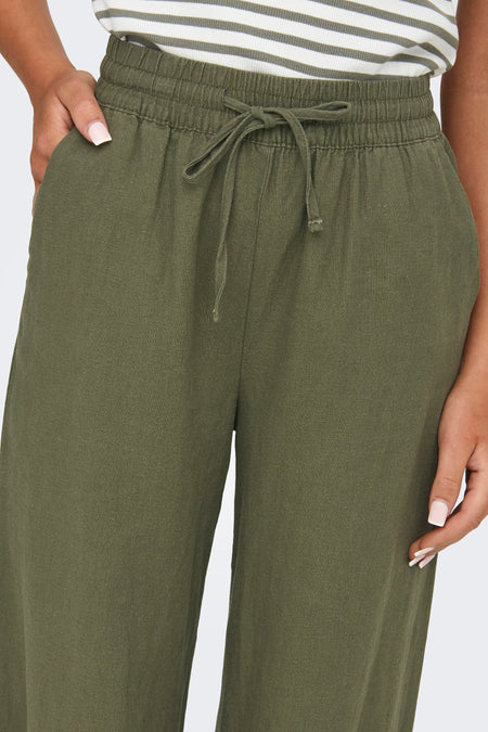 Pantalon multicolore de JDY, avec une ceinture élastiquée et des poches.