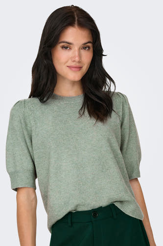 Pull vert avec col rond de ONLY, avec manches courtes bouffantes et fine structure en maille.