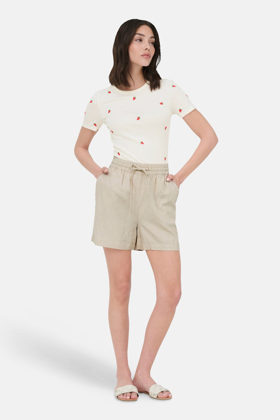 Beige short van JDY, met een trekkoord in de taille en een lichte textuur.
