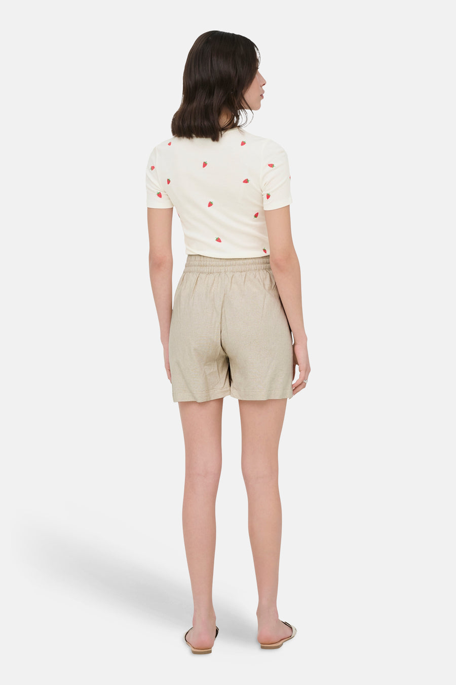 Short beige de JDY, avec taille élastique et coupe décontractée.