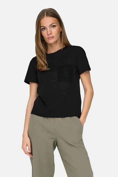 JDYSELMA S/S CROCHET POCKET TOP JRS