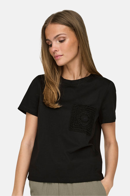 JDYSELMA S/S CROCHET POCKET TOP JRS