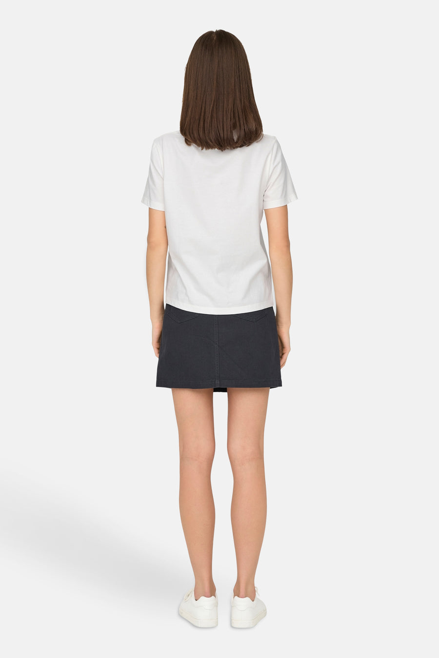 T-shirt blanc à manches courtes de JDY, avec une poche crochetée sur la poitrine.