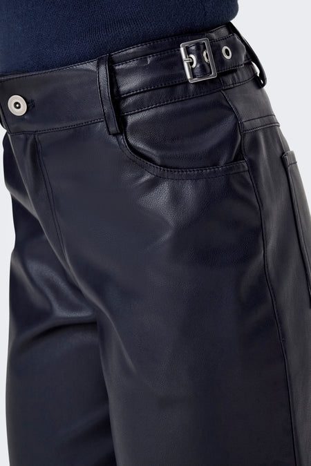 Pantalon bleu de ONLY, avec cece et boucleille argentée détail.