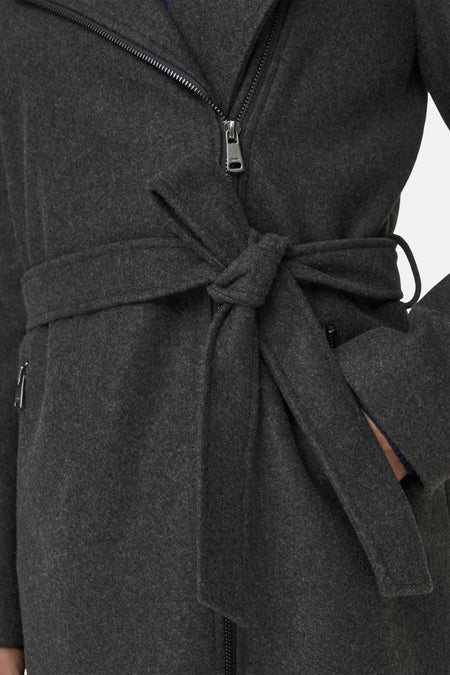 Manteau long gris d'ONLY, avec fermeture éclair et ceinture à la.