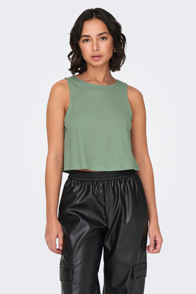 Tête verte sans manches d'ONLY, avec col rond et détail de boutonnière sur le dos.