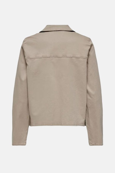 Chemise beige à manches longues de ONLY, vue de l'arrière, avec une coupe droite.