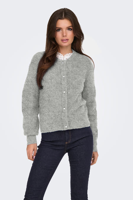 Gilet gris de JDY avec des manches longues et une fine texture tricotée.