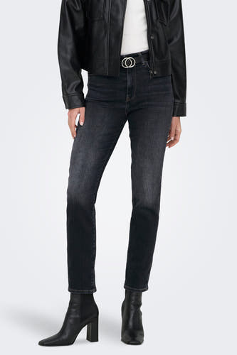 Jean mom noir de ONLY, avec des poches arrière et une étiquette en cuir.