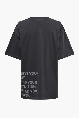 T-shirt gris à manches courtes de ONLY, avec des textes inspirants sur le dos.