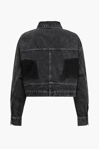 Veste en jeans gris foncé d'ONLY, avec des poches à l'arrière et une coupe courte.