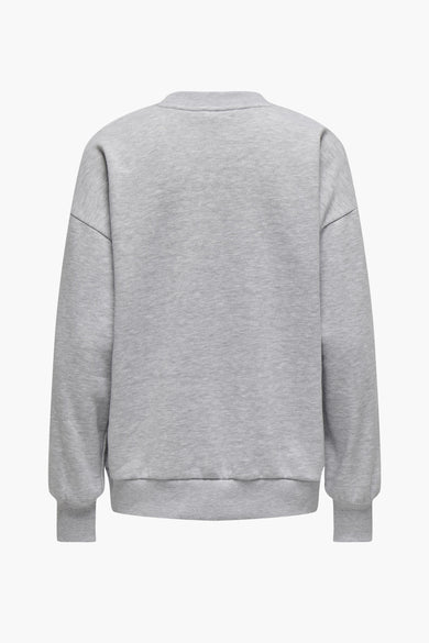 Grijze sweater van ONLY®, met lange mouwen en een ronde hals, gezien op de achterkant.
