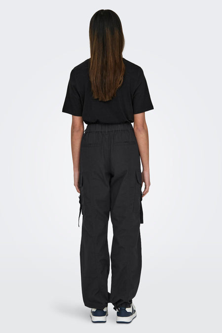 Pantalon de travail gris ONLY, avec poches et une ceinture élastique, vu de dos.