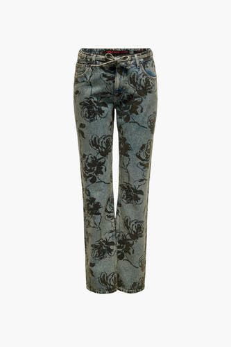 Jean droit en denim bleu moyen de ONLY®, avec un motif de fleurs noires sur toute la surface.