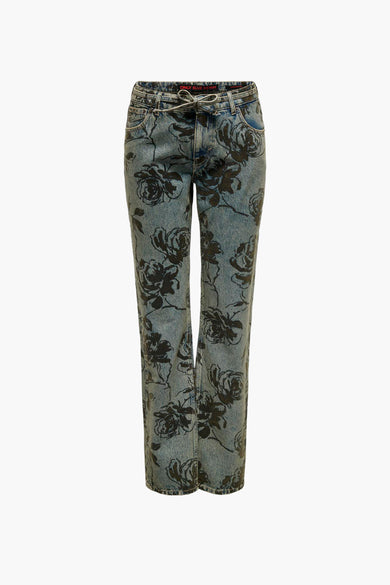 Jean bleu droit ONLY avec un motif de fleurs en tons sombres et une ceinture élastique.