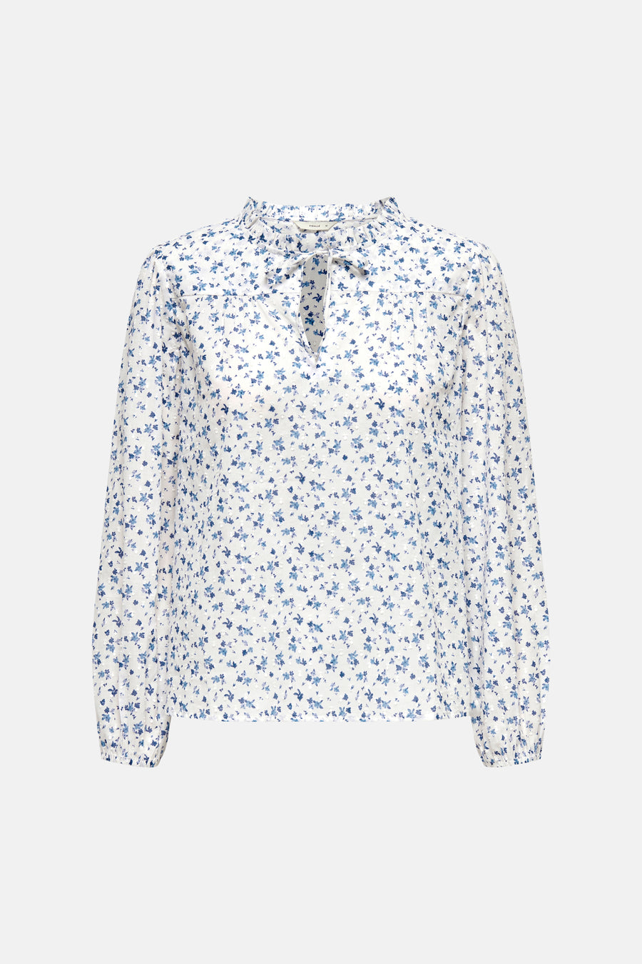 Chemisier blanc à manches longues de ONLY, avec un imprimé floral bleu et un détail de nœud au col.