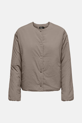 Veste brune d'ONLY, avec une texture lisse et une fermeture à boutons.