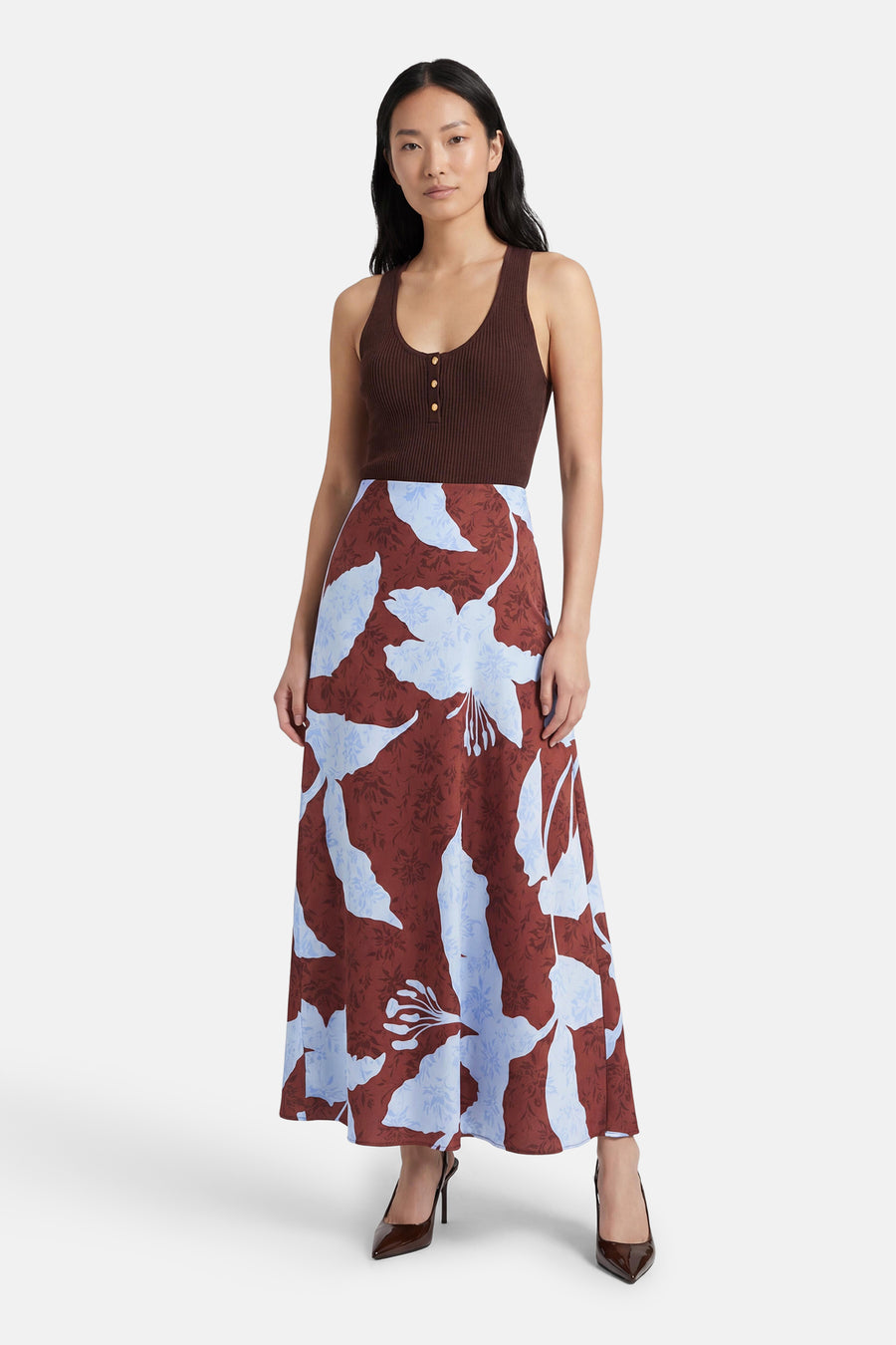 Jupe longue multicolore ONLY, avec un motif floral bleu et marron.