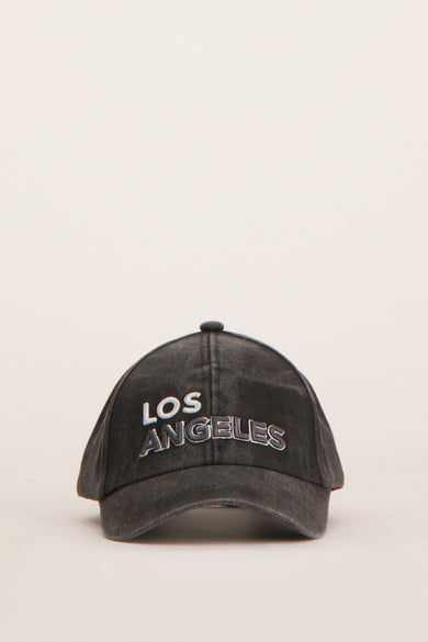 Chapeau gris ONLY, avec une bande réglable à l'arrière.