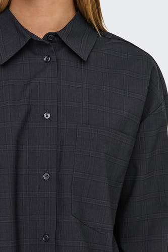 Chemise grise à longues manches de ONLY, avec un motif de carreaux et une poche po poitrine.