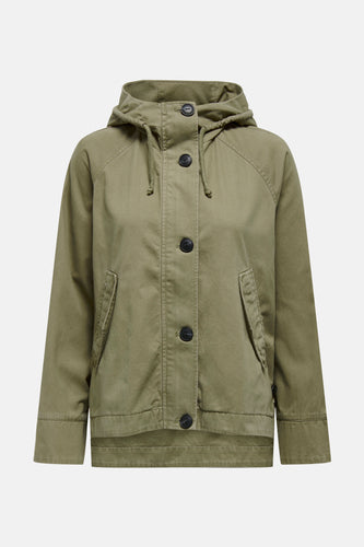 Olijfgroene jas met knopen en capuchon.