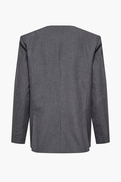 Grijze blazer van JDY met krijtstreep, vanuit de achterkant weergegeven.