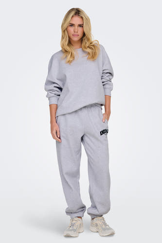 Gilet gris d'ONLY, avec des manches longues et un col rond.