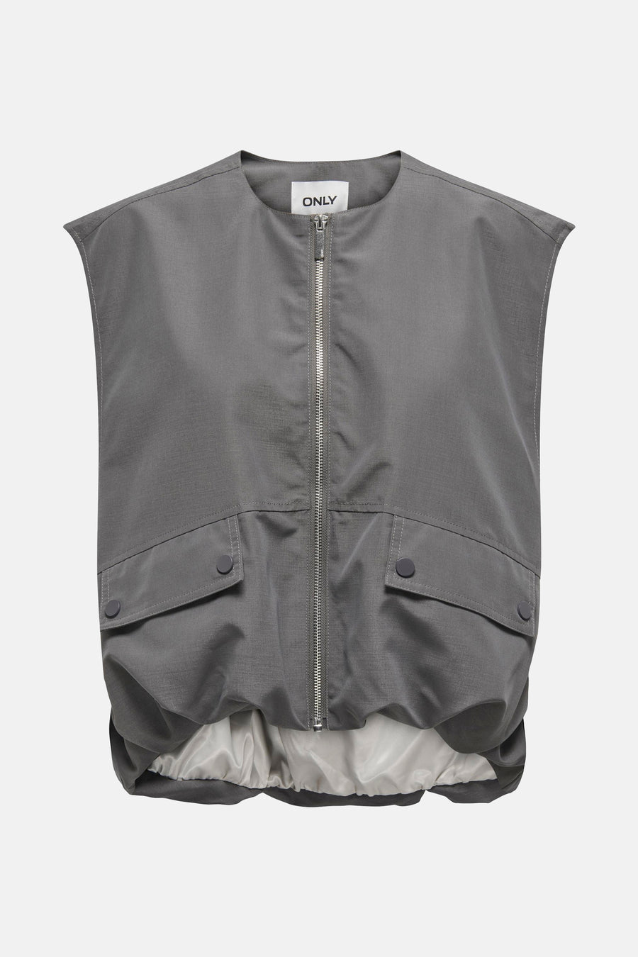 Gilet gris ONLY, avec fermeture éclair argentée et poches à boutons.
