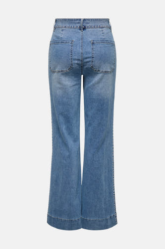 Blauw denim jeans met wijde pijpen van ONLY, versierd met studs aan de zijkanten, achterkant zichtbaar.
