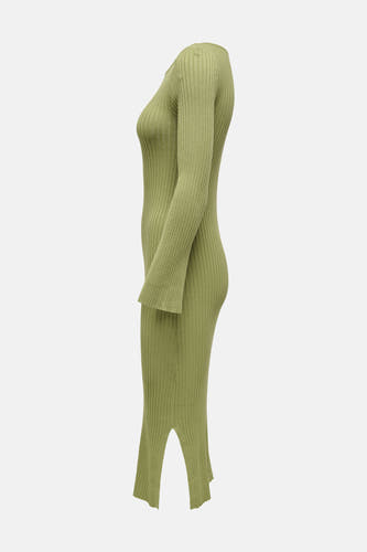 Gilet de manches longues vert d'ONLY, avec structure en côtes et fendu à la base en vue latérale.