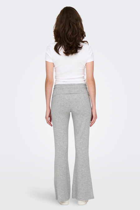 Pantalon gris de ONLY, avec des jambes qui s'élargissent et une ceinture haute, dos.