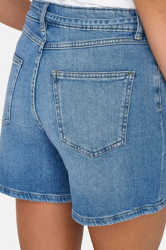 Short en denim bleu moyen d'ONLY, avec des poches arrière et des boutons.