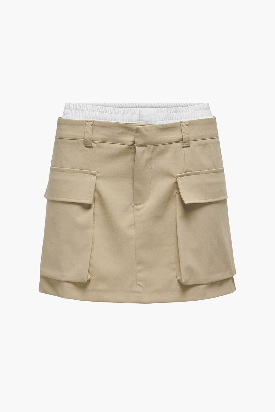 Jupe courte beige de ONLY®, avec des passants et une poche arrière.